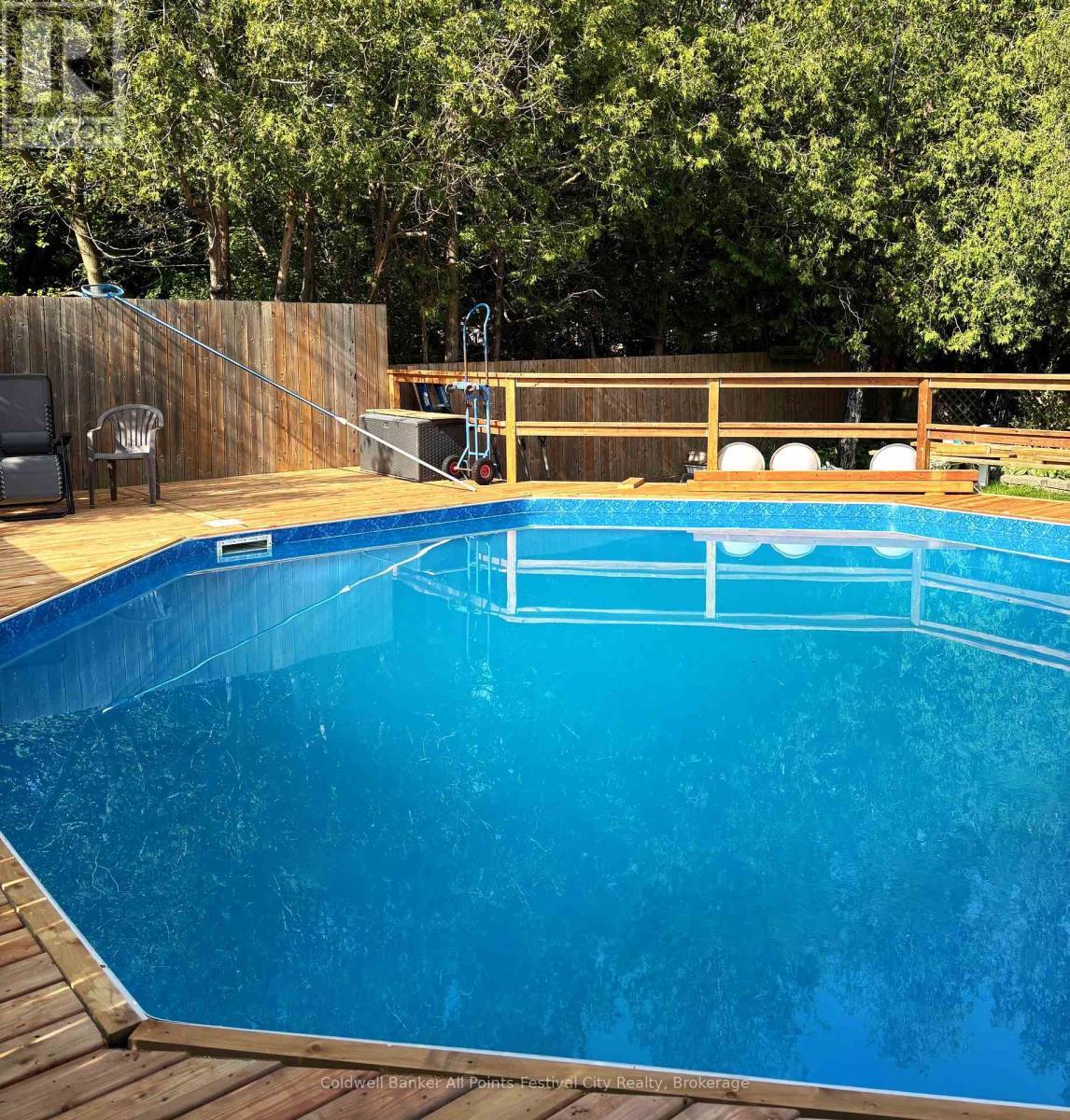 202 Bennett Street W, Goderich (Goderich (Town)), ON - Outdoor With Above Ground Pool With Backyard