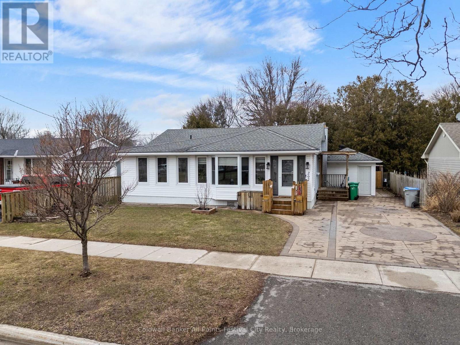 202 Bennett Street W, Goderich (Goderich (Town)), ON - Outdoor