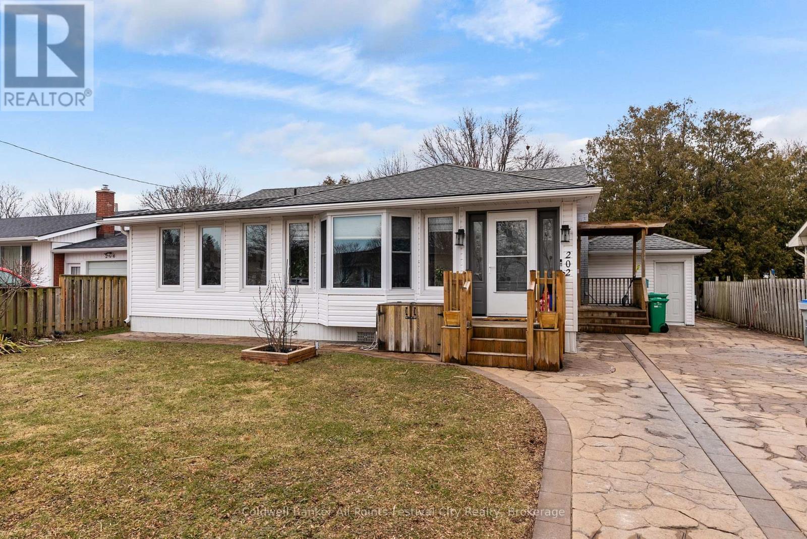 202 Bennett Street W, Goderich (Goderich (Town)), ON - Outdoor