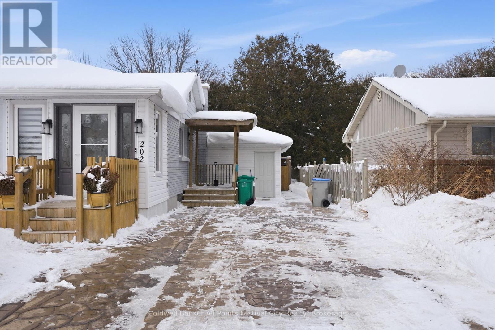 202 Bennett Street W, Goderich (Goderich (Town)), ON - Outdoor