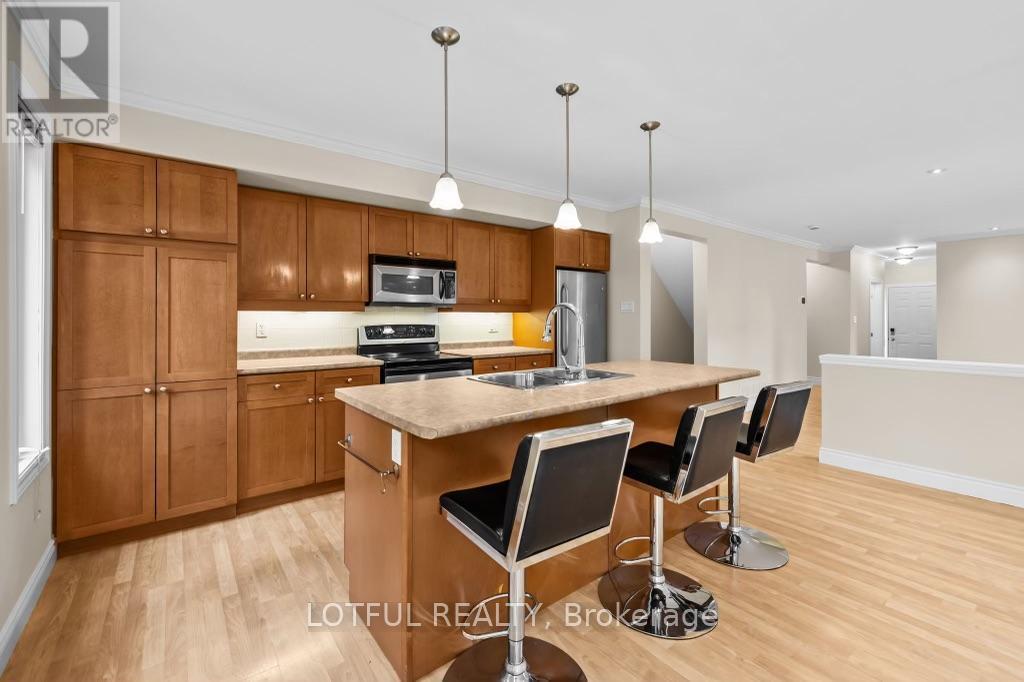 1008 Pinecrest Road, Ottawa, ON - Indoor Photo Showing Kitchen With Stainless Steel Kitchen