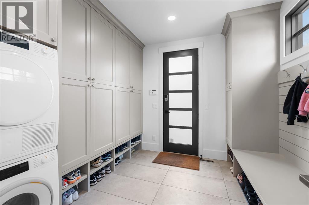 1604 48 Avenue Sw, Calgary, AB - Indoor Photo Showing Laundry Room