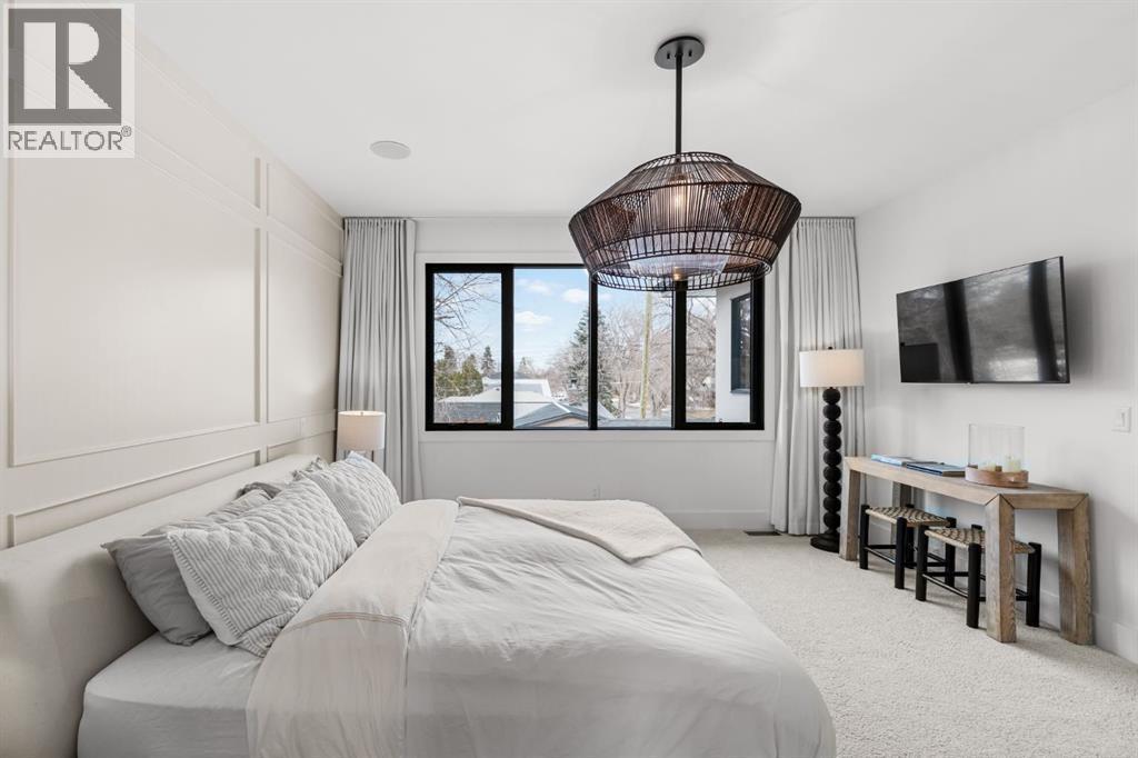 1604 48 Avenue Sw, Calgary, AB - Indoor Photo Showing Bedroom