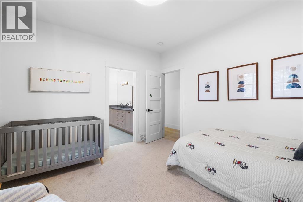 1604 48 Avenue Sw, Calgary, AB - Indoor Photo Showing Bedroom