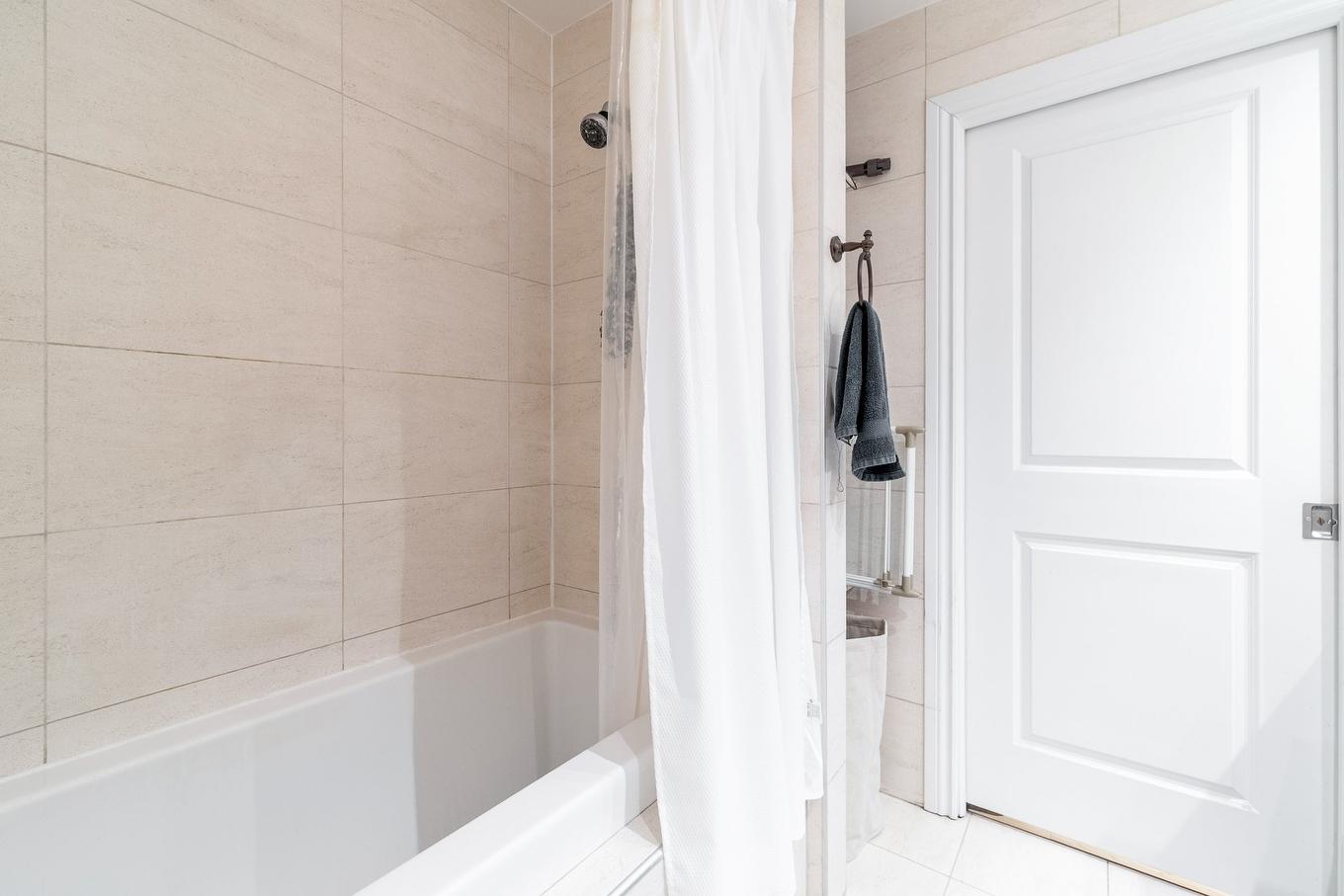 Salle de bains - 209-5255 Av. Du Parc, Montréal (Le Plateau-Mont-Royal), QC - Indoor Photo Showing Bathroom