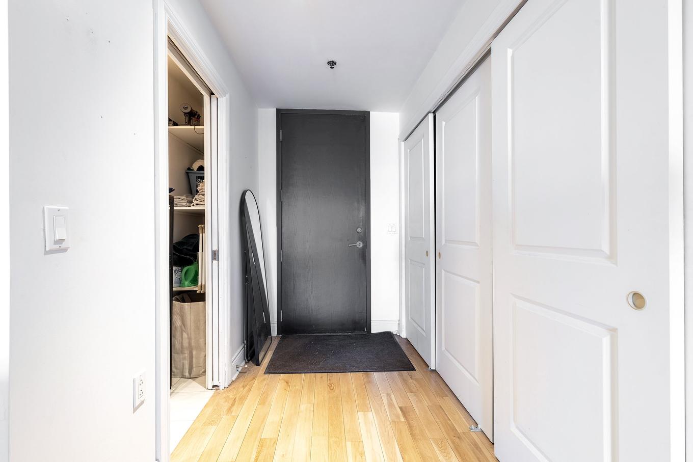 Corridor - 209-5255 Av. Du Parc, Montréal (Le Plateau-Mont-Royal), QC - Indoor Photo Showing Other Room