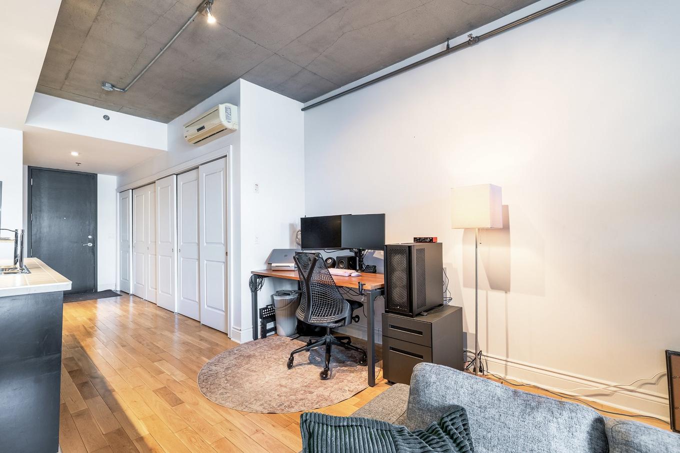 Bureau - 209-5255 Av. Du Parc, Montréal (Le Plateau-Mont-Royal), QC - Indoor Photo Showing Other Room