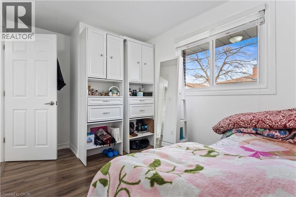 23 Greenbrier Road, Cambridge, ON - Indoor Photo Showing Bedroom