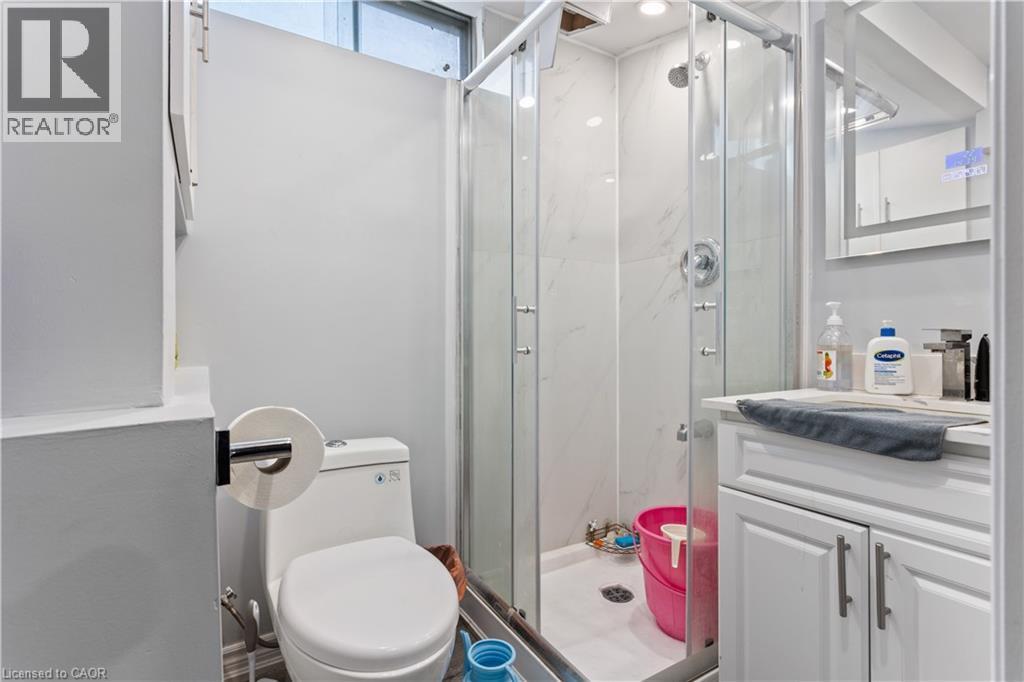 23 Greenbrier Road, Cambridge, ON - Indoor Photo Showing Bathroom