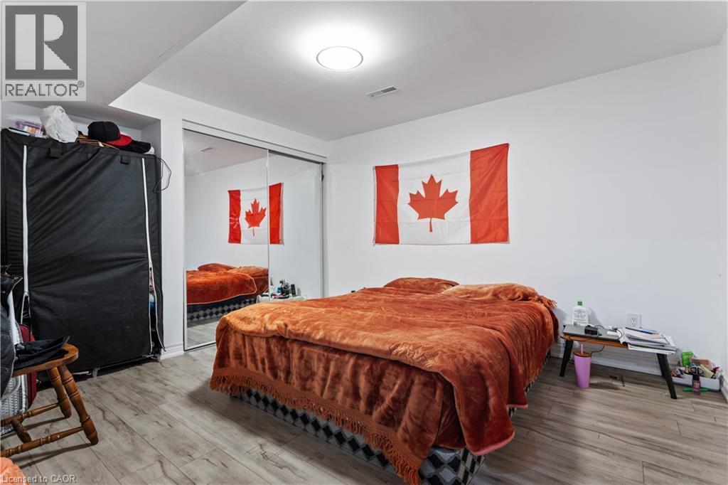 23 Greenbrier Road, Cambridge, ON - Indoor Photo Showing Bedroom