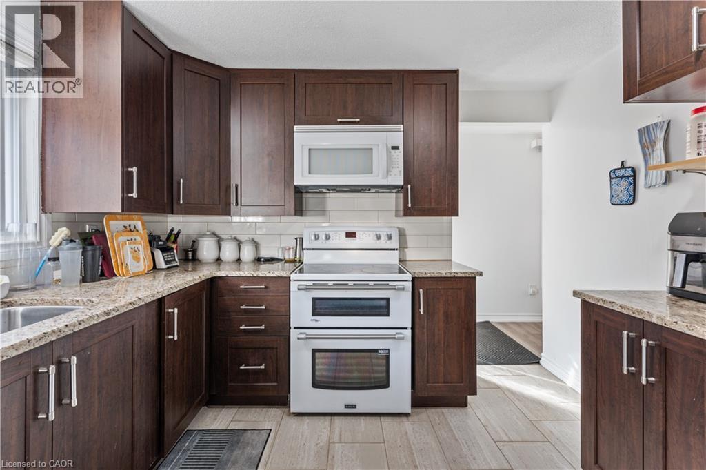 23 Greenbrier Road, Cambridge, ON - Indoor Photo Showing Kitchen