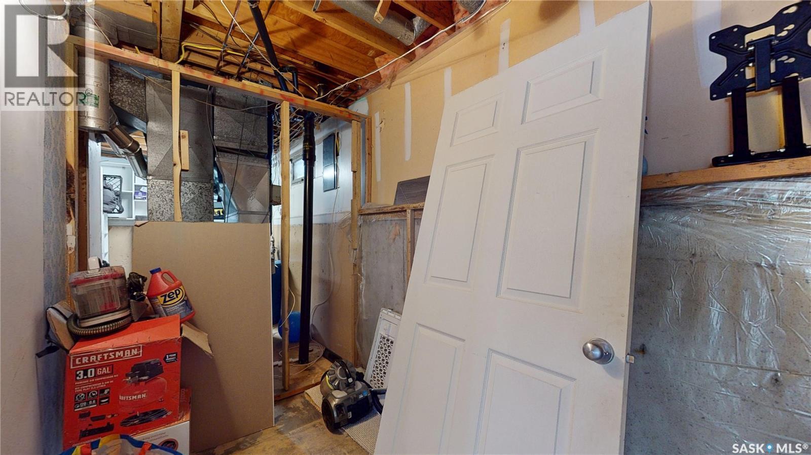 2231 Dewdney Avenue E, Regina, SK - Indoor Photo Showing Basement