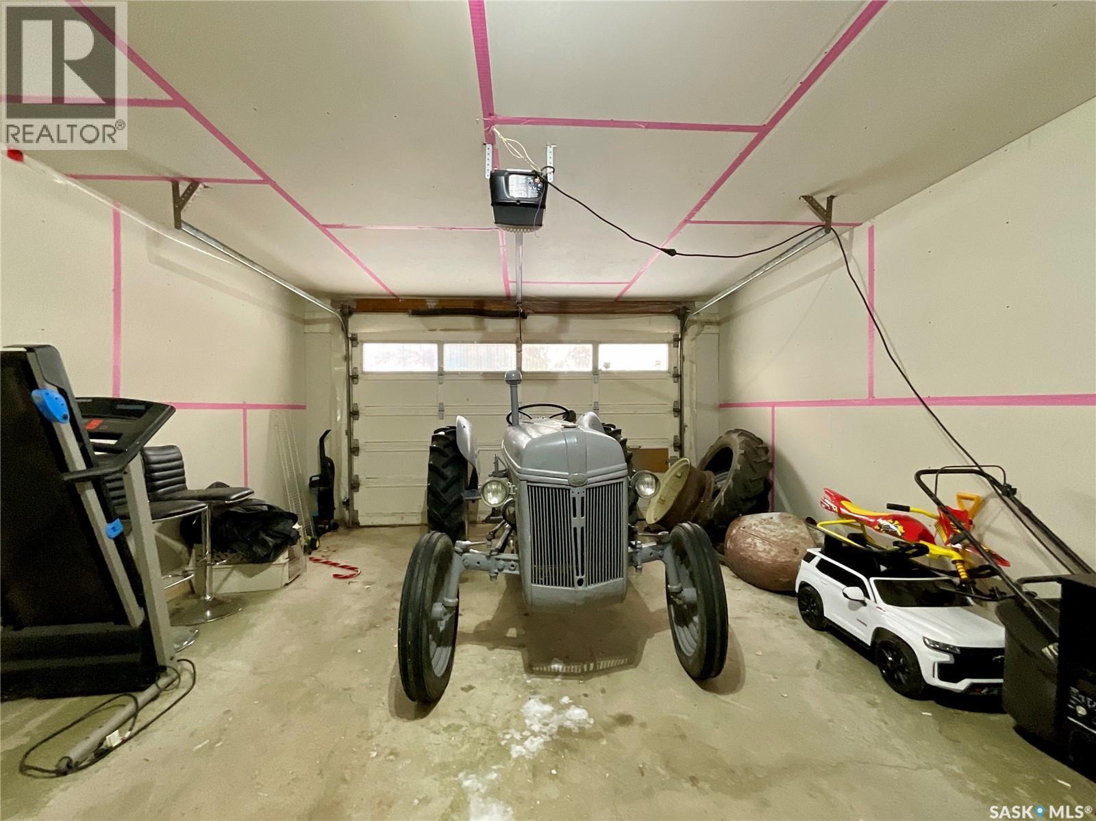 2231 Dewdney Avenue E, Regina, SK - Indoor