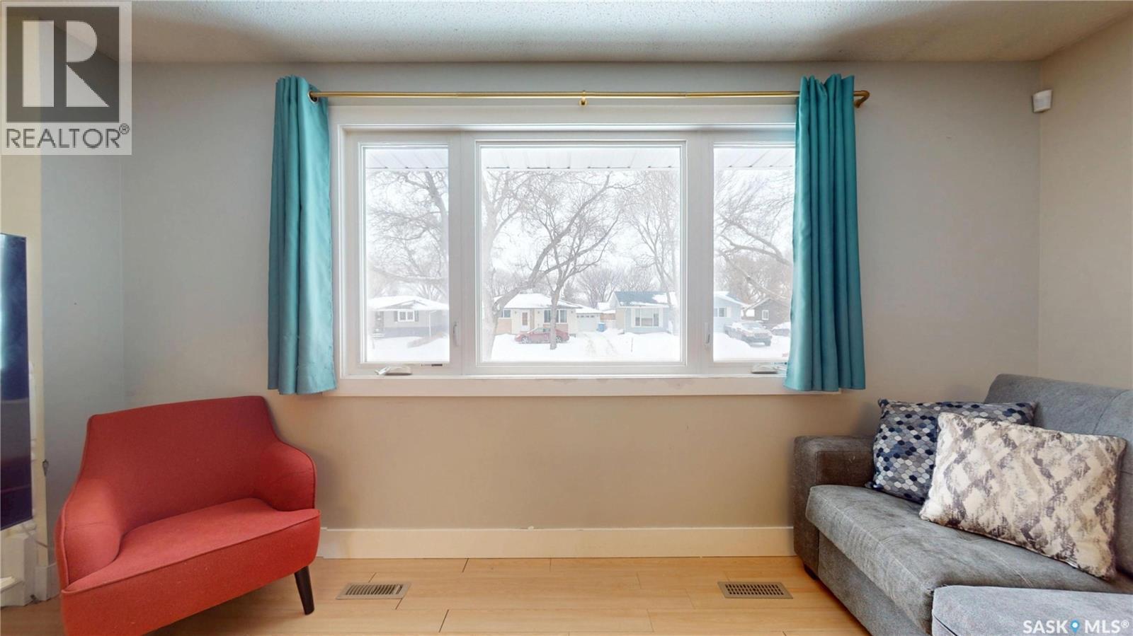 2231 Dewdney Avenue E, Regina, SK - Indoor