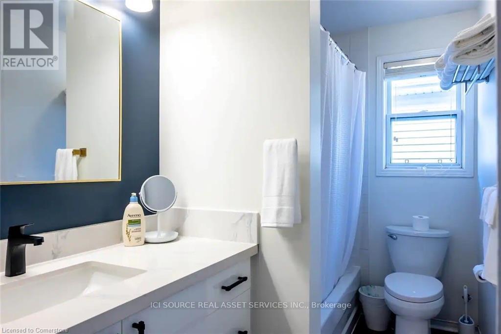407 Rittenhouse Road, Kitchener, ON - Indoor Photo Showing Bathroom