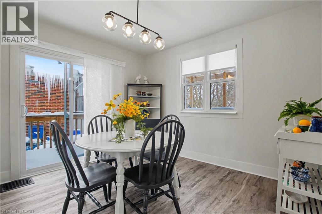 116 Waterloo Street, Waterloo, ON - Indoor Photo Showing Dining Room