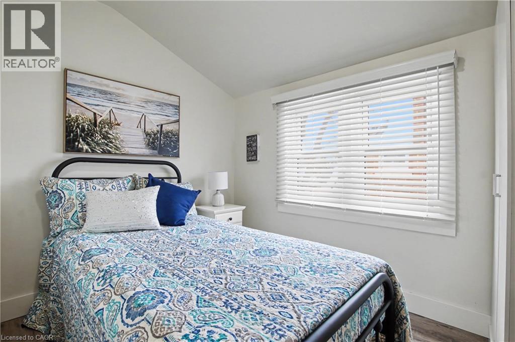 small but cozy! - 116 Waterloo Street, Waterloo, ON - Indoor Photo Showing Bedroom