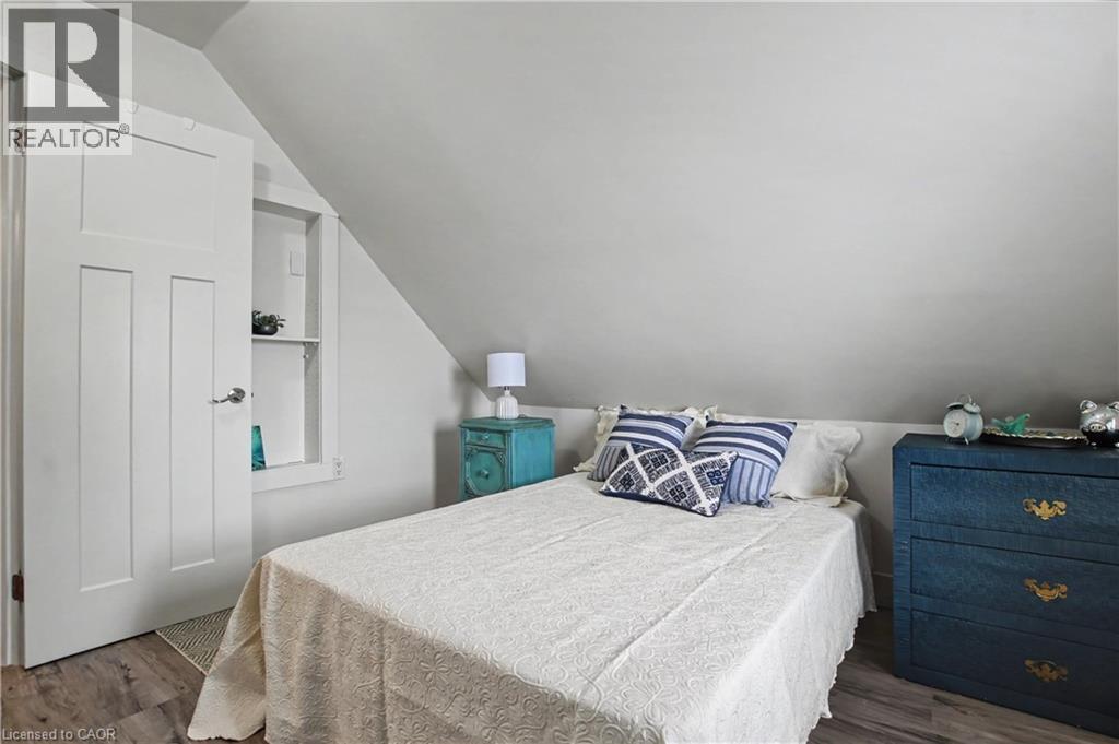 116 Waterloo Street, Waterloo, ON - Indoor Photo Showing Bedroom