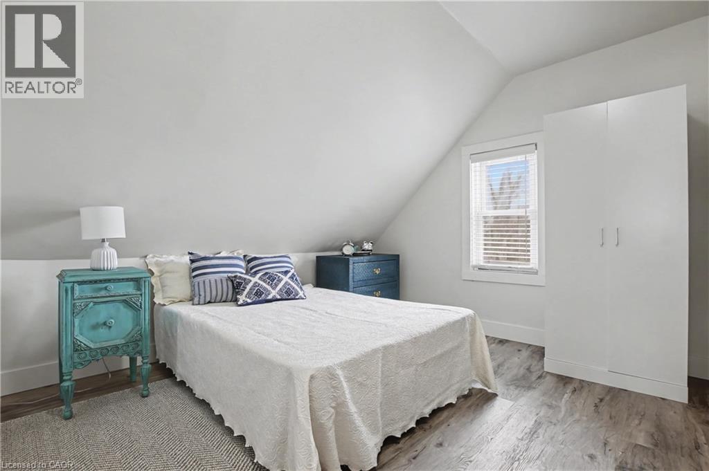 116 Waterloo Street, Waterloo, ON - Indoor Photo Showing Bedroom