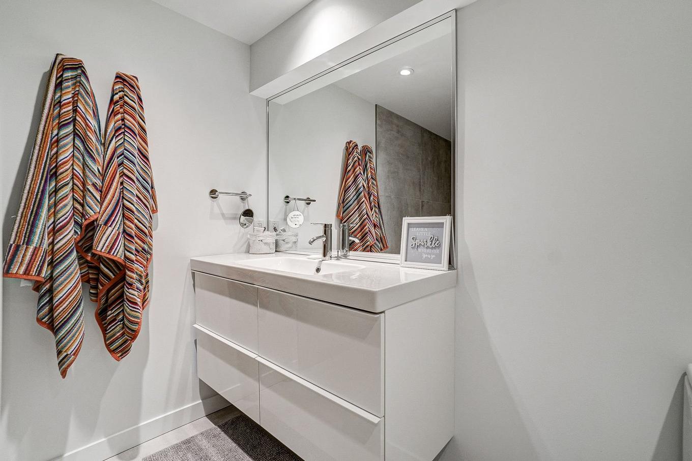 Salle de bains - 4328 Av. Coolbrook, Montréal (Côte-Des-Neiges/Notre-Dame-De-Grâce), QC - Indoor Photo Showing Bathroom