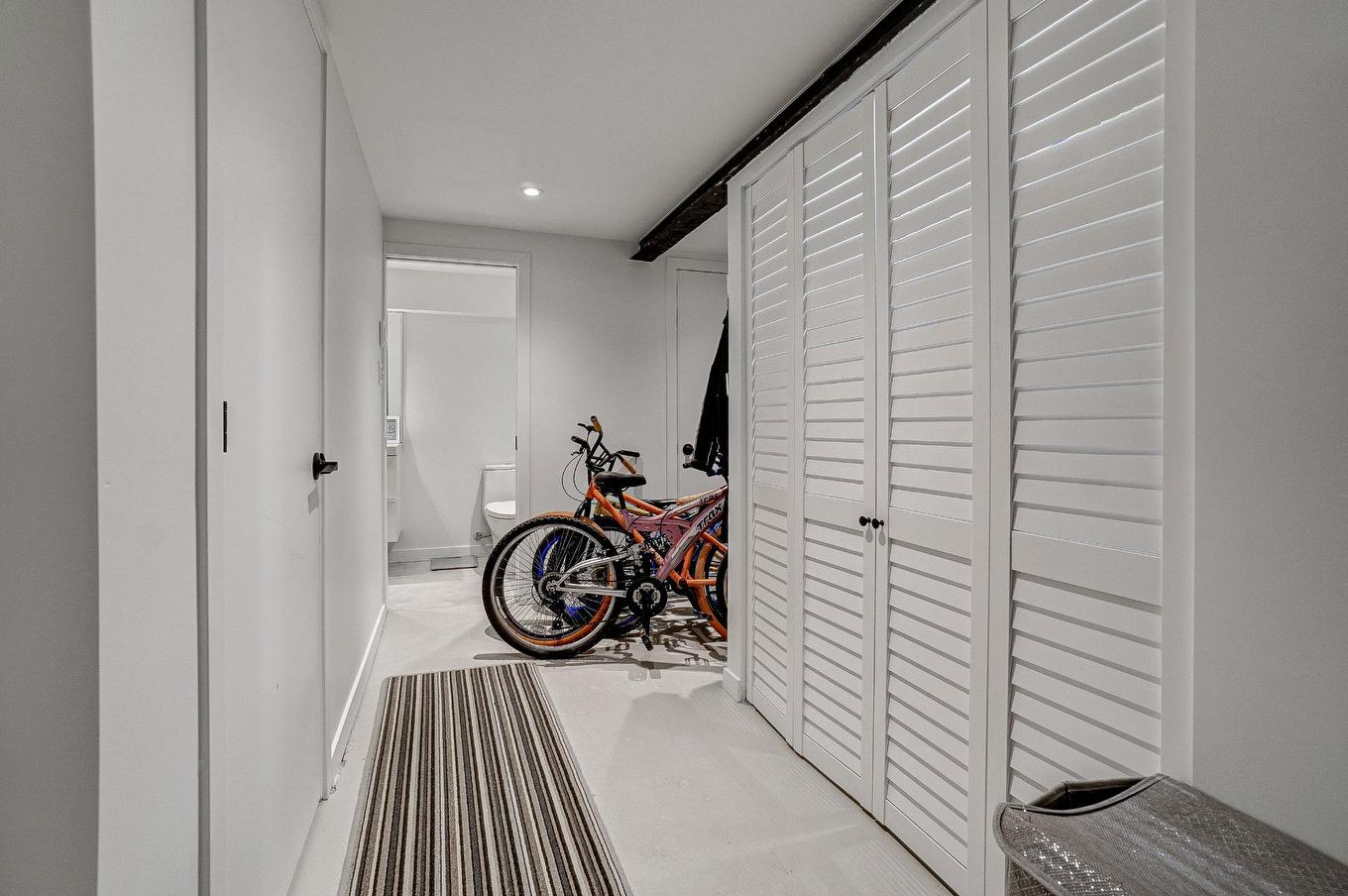 Hall d'entrée/Vestibule - 4328 Av. Coolbrook, Montréal (Côte-Des-Neiges/Notre-Dame-De-Grâce), QC - Indoor Photo Showing Other Room