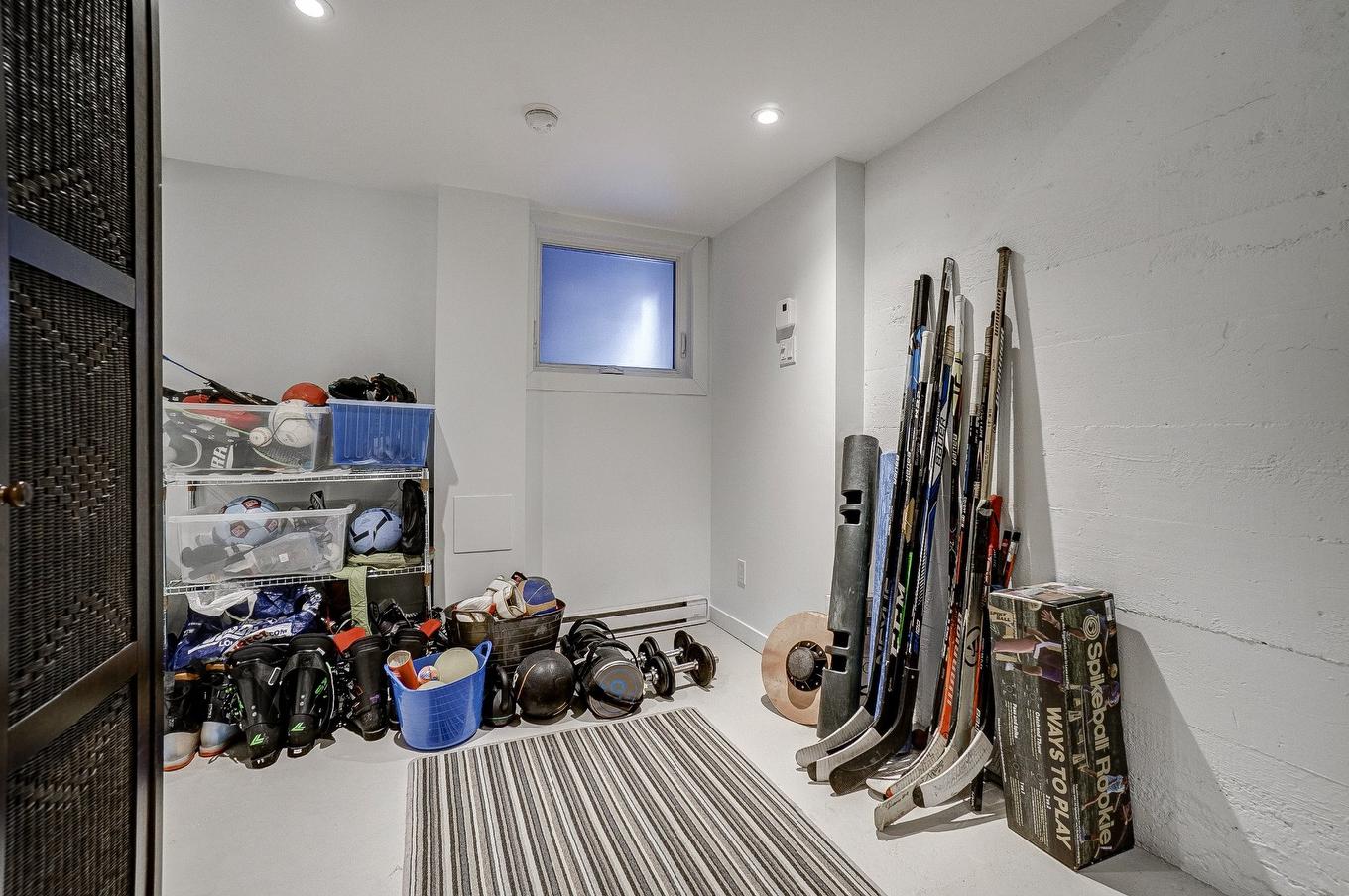 Hall d'entrée/Vestibule - 4328 Av. Coolbrook, Montréal (Côte-Des-Neiges/Notre-Dame-De-Grâce), QC - Indoor Photo Showing Other Room