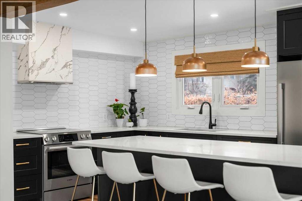 Main Floor - 2023 35 Avenue Sw, Calgary, AB - Indoor