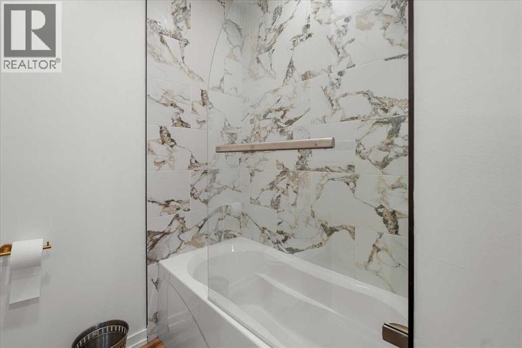 Main Floor - 2023 35 Avenue Sw, Calgary, AB - Indoor Photo Showing Bathroom