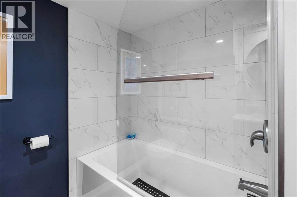 Lower Suite - 2023 35 Avenue Sw, Calgary, AB - Indoor Photo Showing Bathroom