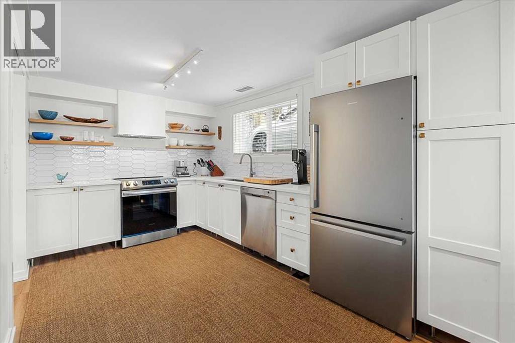 Lower Suite - 2023 35 Avenue Sw, Calgary, AB - Indoor Photo Showing Kitchen