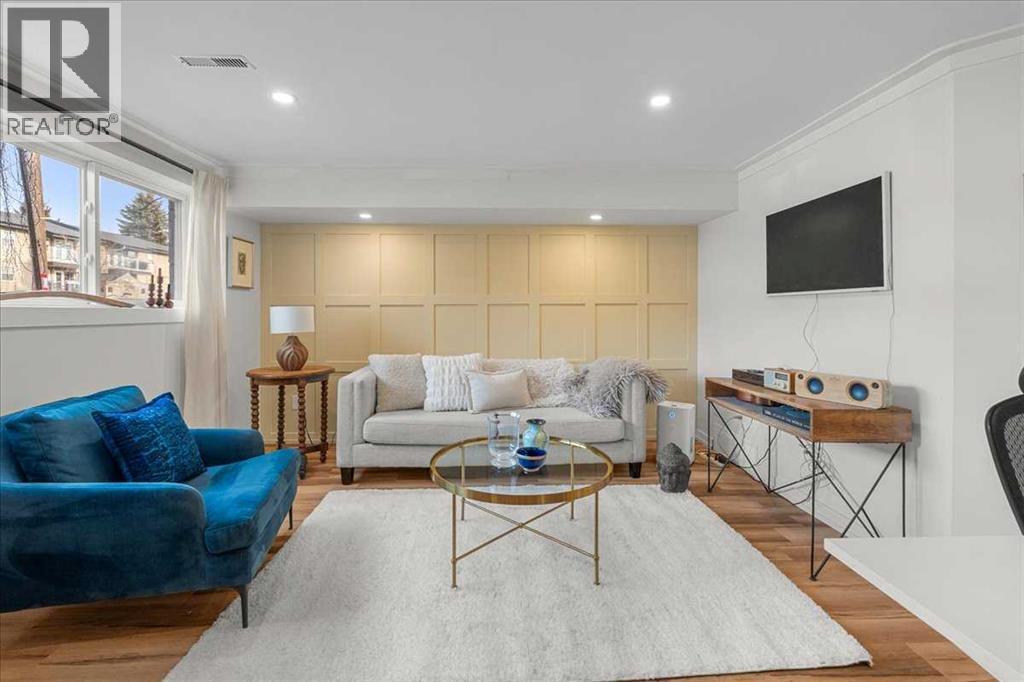 Lower Suite - 2023 35 Avenue Sw, Calgary, AB - Indoor Photo Showing Living Room