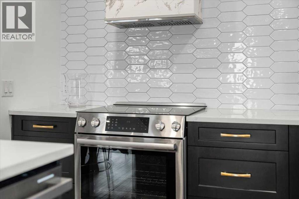 Main Floor - 2023 35 Avenue Sw, Calgary, AB - Indoor Photo Showing Kitchen