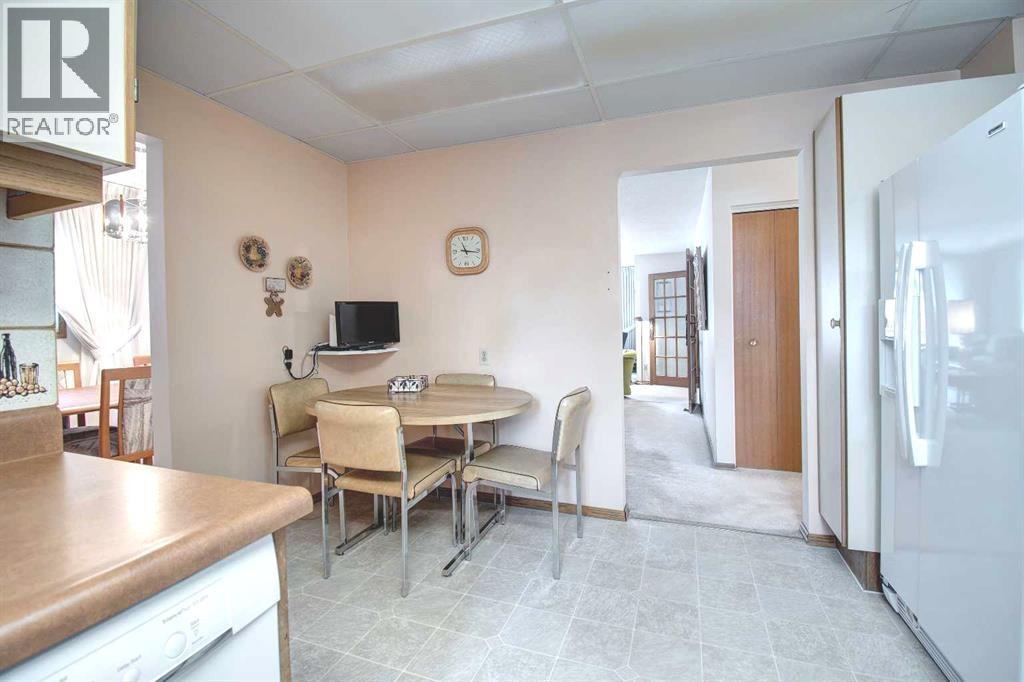 Kitchen nook - 487 Arlington Drive Se, Calgary, AB - Indoor