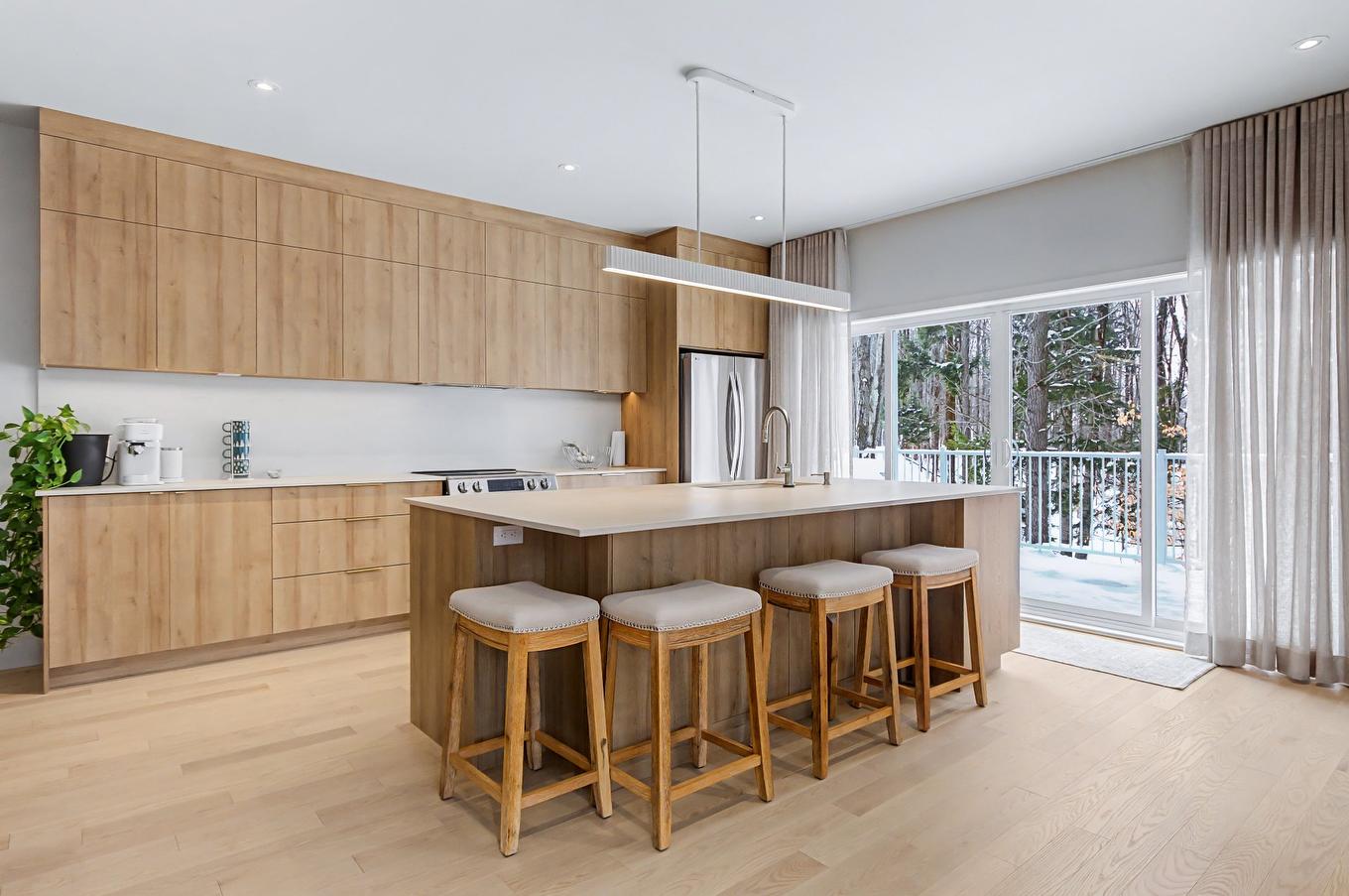 Cuisine - 101-141 Rue Du Cercle-Des-Cantons, Bromont, QC - Indoor Photo Showing Kitchen With Upgraded Kitchen