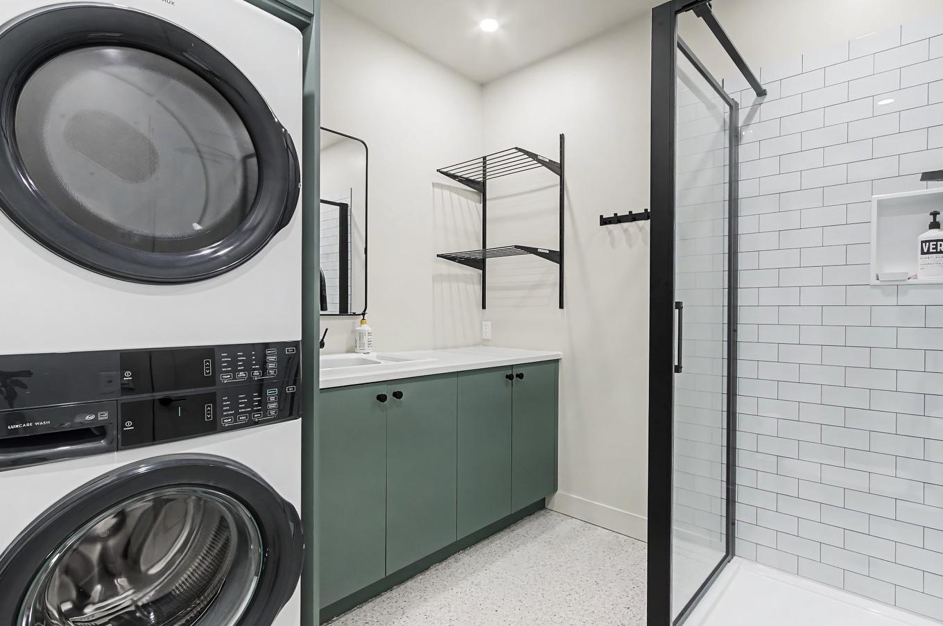 Salle de lavage - 101-141 Rue Du Cercle-Des-Cantons, Bromont, QC - Indoor Photo Showing Laundry Room