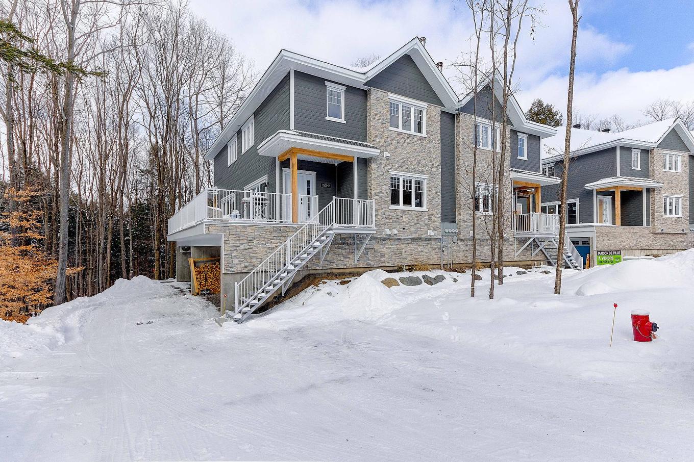 Salle familiale - 101-141 Rue Du Cercle-Des-Cantons, Bromont, QC - Outdoor With Facade