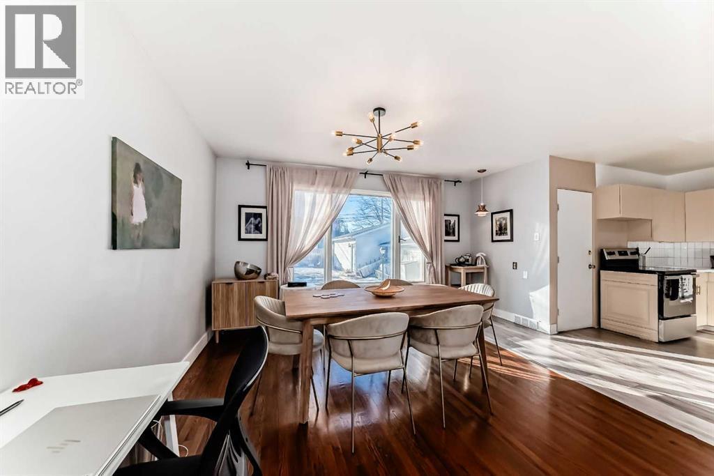 133 28 Avenue Ne, Calgary, AB - Indoor Photo Showing Kitchen