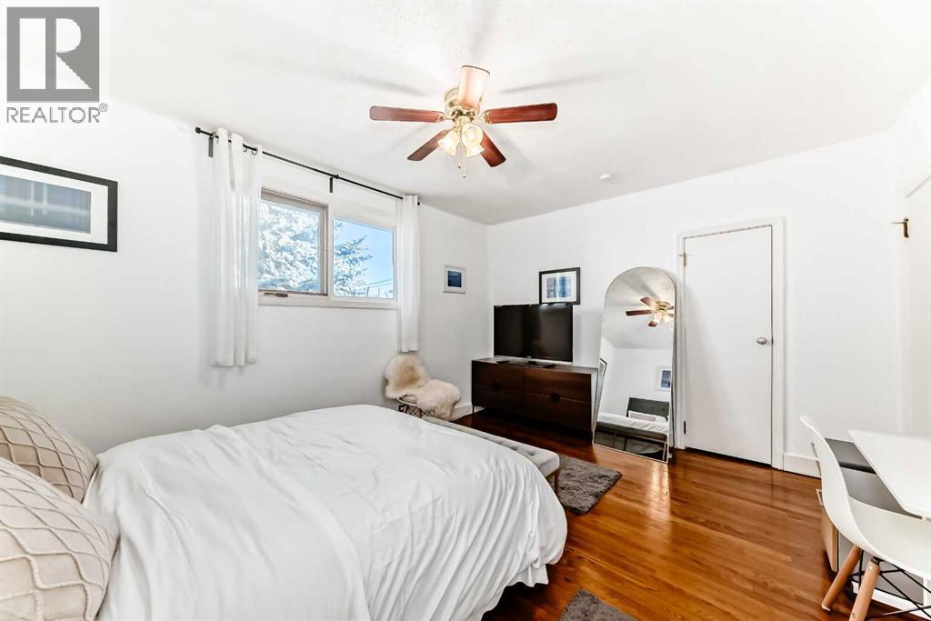 133 28 Avenue Ne, Calgary, AB - Indoor Photo Showing Dining Room
