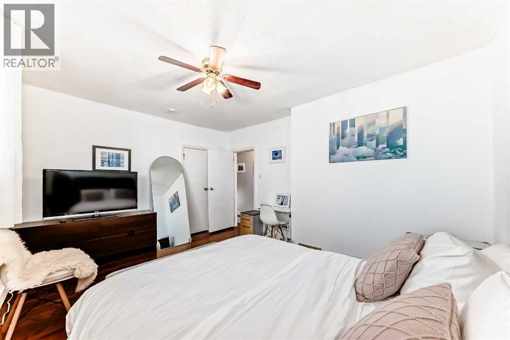 133 28 Avenue Ne, Calgary, AB - Indoor Photo Showing Dining Room