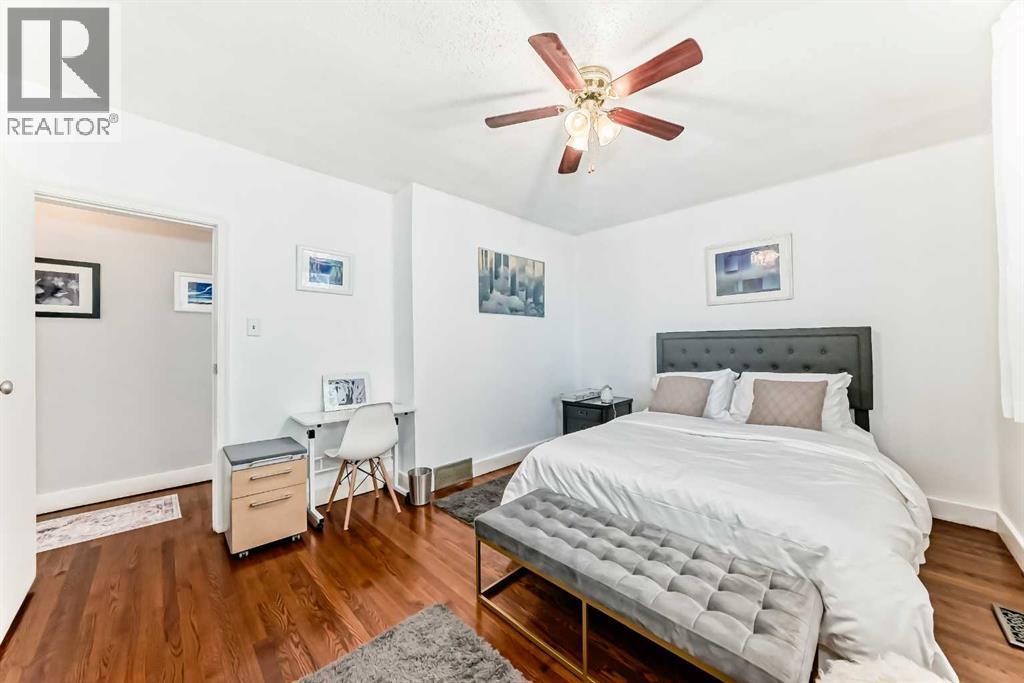 133 28 Avenue Ne, Calgary, AB - Indoor Photo Showing Bedroom