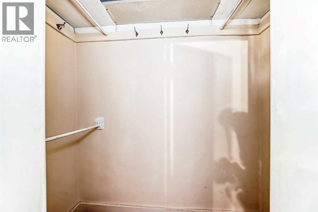 133 28 Avenue Ne, Calgary, AB - Indoor Photo Showing Bedroom