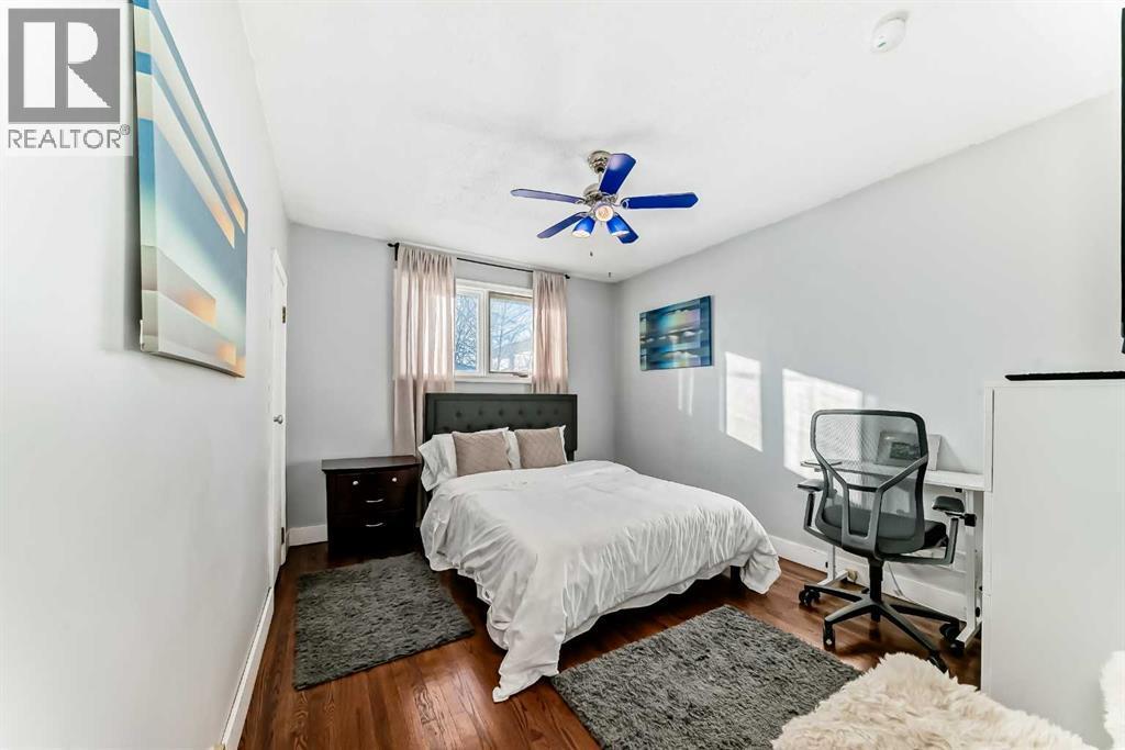 133 28 Avenue Ne, Calgary, AB - Indoor Photo Showing Bedroom
