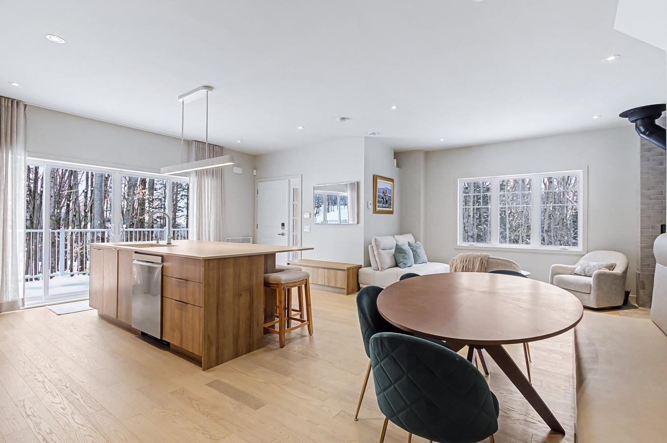 Salle à manger - 102-141 Rue Du Cercle-Des-Cantons, Bromont, QC - Indoor