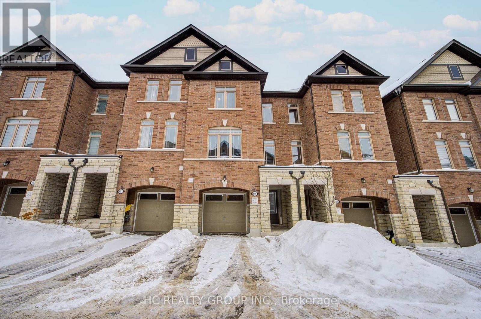 119 Gordon Circle, Newmarket, ON - Outdoor With Facade