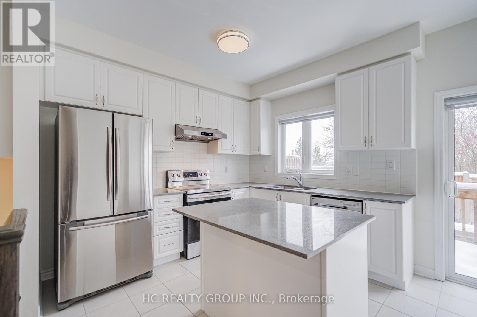 119 Gordon Circle, Newmarket, ON - Indoor Photo Showing Kitchen With Stainless Steel Kitchen