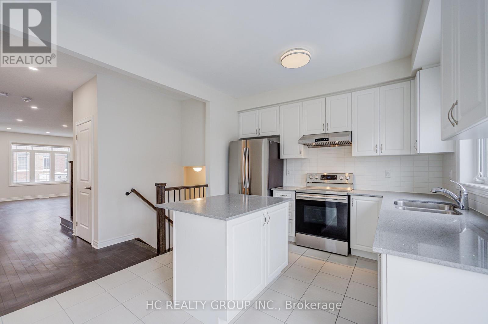 119 Gordon Circle, Newmarket, ON - Indoor Photo Showing Kitchen With Stainless Steel Kitchen With Double Sink With Upgraded Kitchen