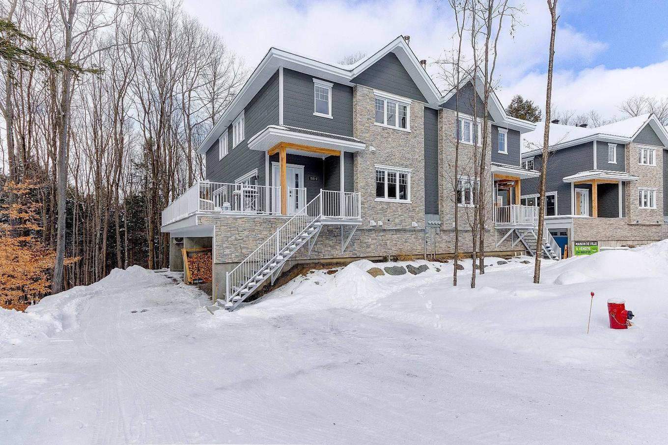 Salle familiale - 104-141 Rue Du Cercle-Des-Cantons, Bromont, QC - Outdoor With Facade