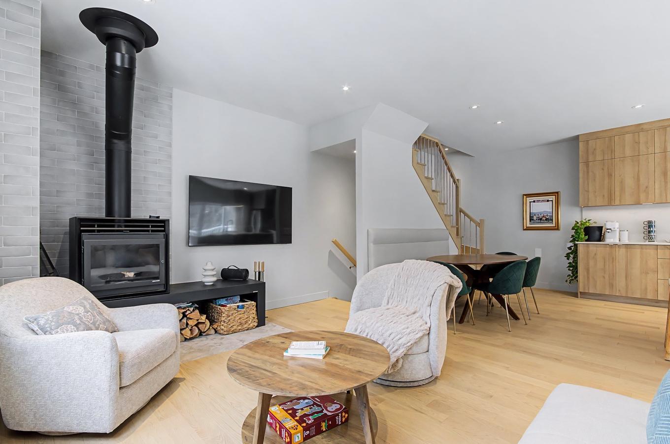 Salon - 103-141 Rue Du Cercle-Des-Cantons, Bromont, QC - Indoor Photo Showing Living Room With Fireplace