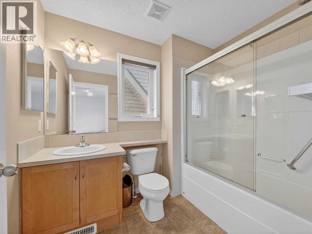37 Auburn Bay View Se, Calgary, AB - Indoor Photo Showing Bathroom