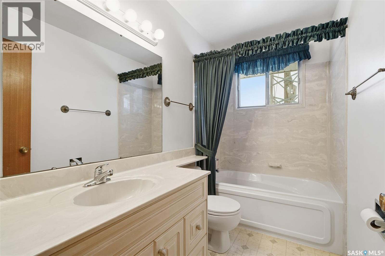 121 Simon Fraser Crescent, Saskatoon, SK - Indoor Photo Showing Bathroom